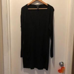 White House black market black v neck tunic